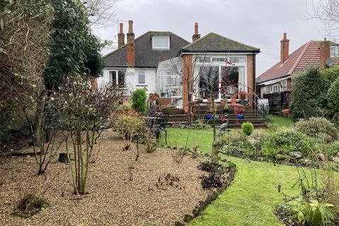 3 bedroom detached bungalow for sale, Crow Furlong, Hitchin