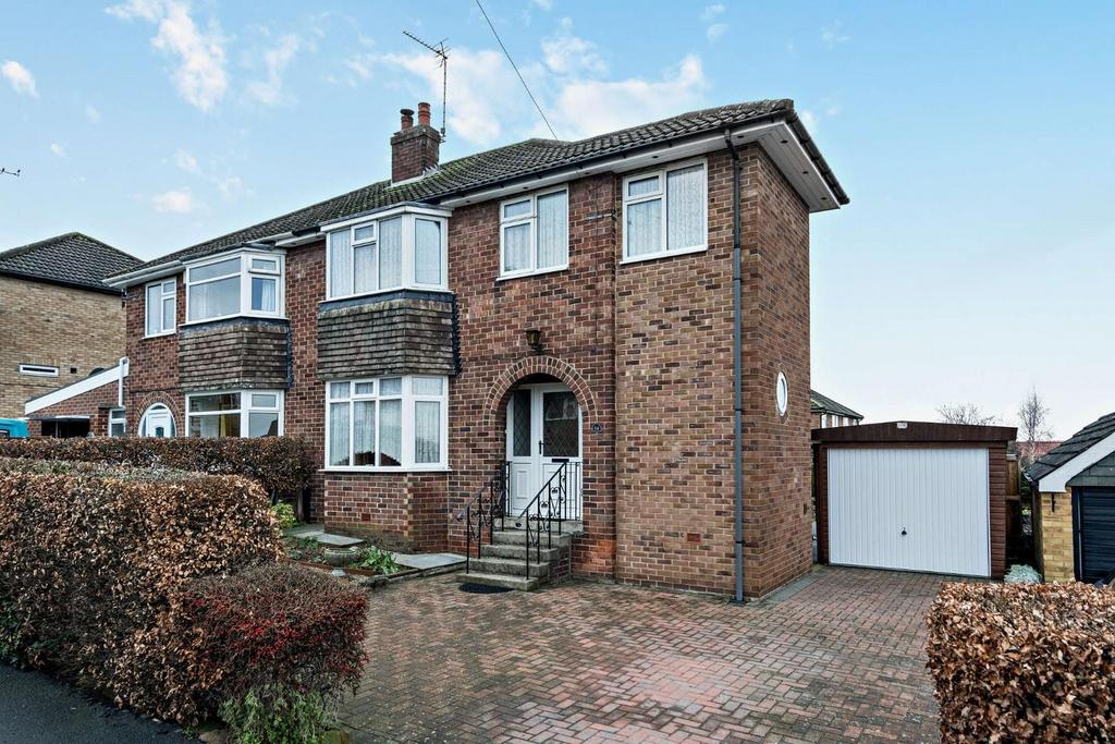 Princess Avenue, Knaresborough, HG5 0AW 3 bed semidetached house for