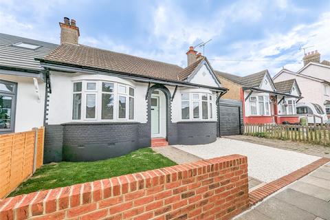 3 bedroom semi-detached bungalow to rent, Recreation Avenue, Leigh-On-Sea