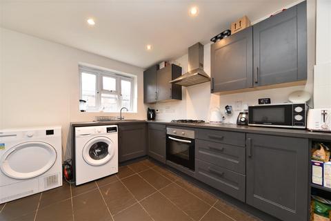 3 bedroom terraced house for sale, Haycock Round, Stevenage