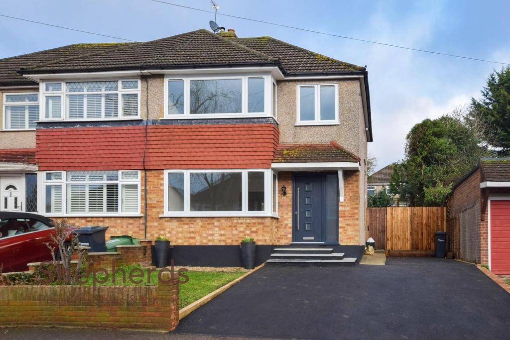 Sheldon Close, West Cheshunt EN7 3 bed semidetached house for sale £
