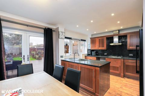 39 Beechfield, Hoddesdon, EN11 9QG