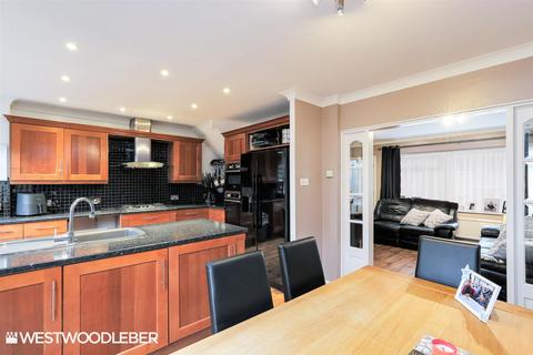 39 Beechfield, Hoddesdon, EN11 9QG