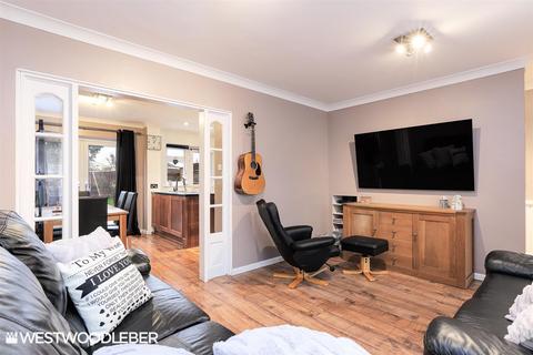 39 Beechfield, Hoddesdon, EN11 9QG