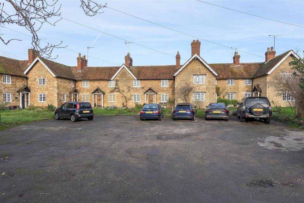 240104 - 7 Abbey Square, Turvey - 01.jpg