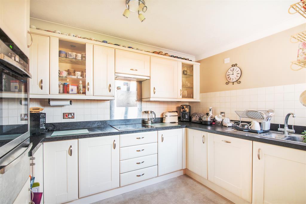 Mavis Grove, Hornchurch 2 bed retirement property for sale £240,000