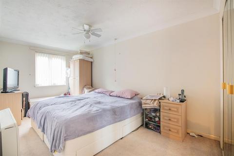 2 bedroom retirement property for sale - Mavis Grove, Hornchurch