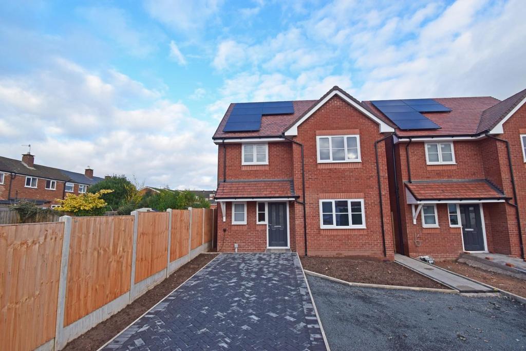 45 Holly Road, Bromsgrove, Worcestershire, B61 8LG 4 bed detached house