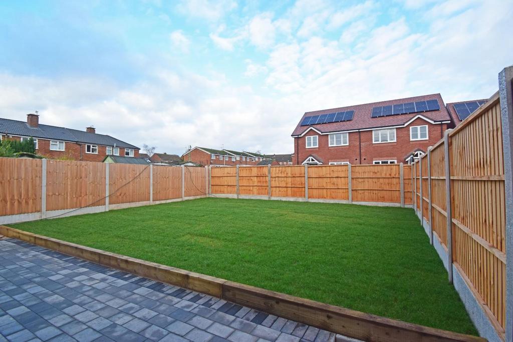 45 Holly Road, Bromsgrove, Worcestershire, B61 8LG 4 bed detached house