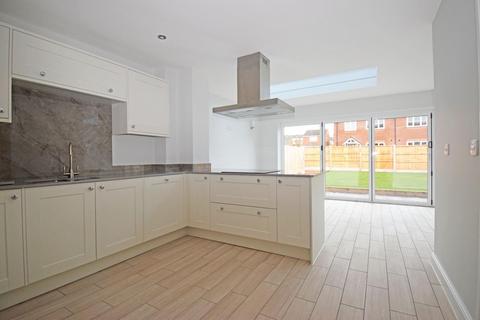 4 bedroom detached house for sale, 45 Holly Road, Bromsgrove, Worcestershire, B61 8LG