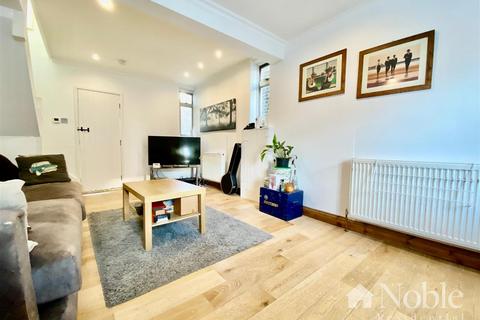 2 bedroom end of terrace house for sale, Queens Road, Brentwood