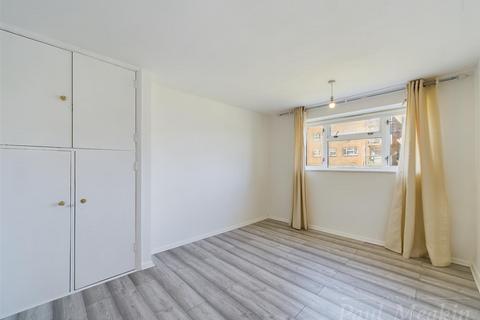 3 bedroom flat for sale, Betchworth Way, New Addington, Croydon