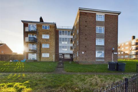 3 bedroom flat for sale, Betchworth Way, New Addington, Croydon