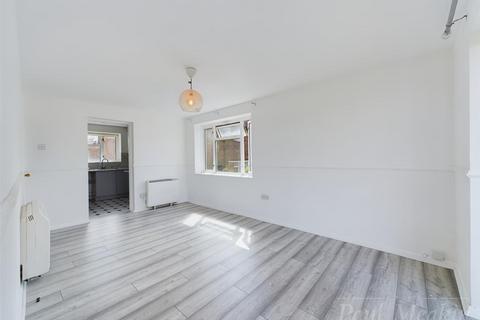 3 bedroom flat for sale, Betchworth Way, New Addington, Croydon