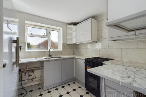 3 bedroom flat for sale, Betchworth Way, New Addington, Croydon