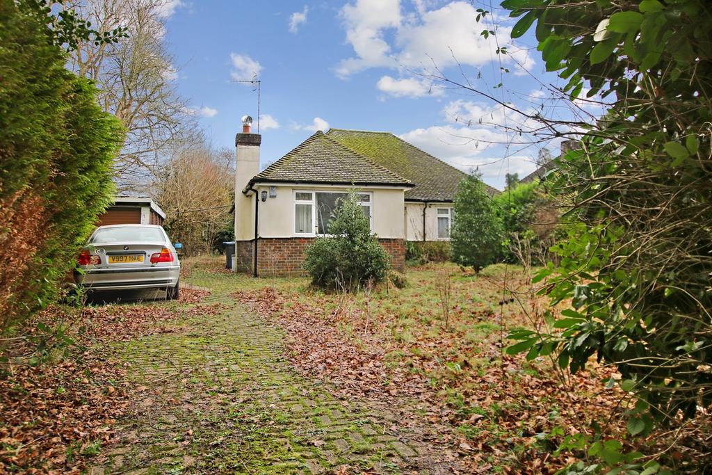 Mill Lane, Felbridge, East Grinstead, RH19 2 bed bungalow for sale £