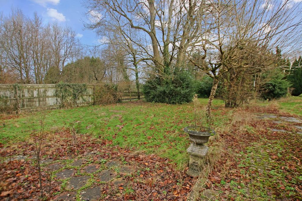 Mill Lane, Felbridge, East Grinstead, RH19 2 bed bungalow for sale £