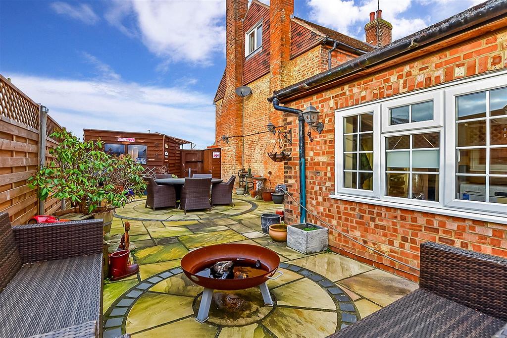 Collier Street, Tonbridge, Kent 3 bed end of terrace house for sale £