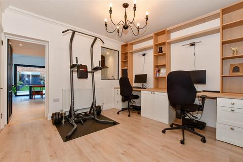 21 Edison Road, Welling, DA16 3NF