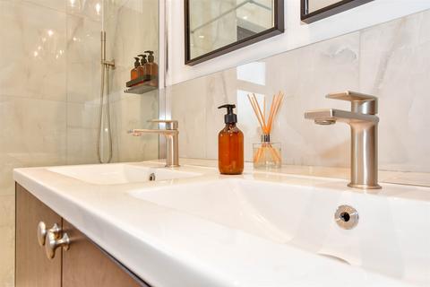 21 Edison Road, Welling, DA16 3NF