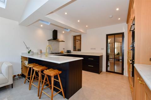 21 Edison Road, Welling, DA16 3NF