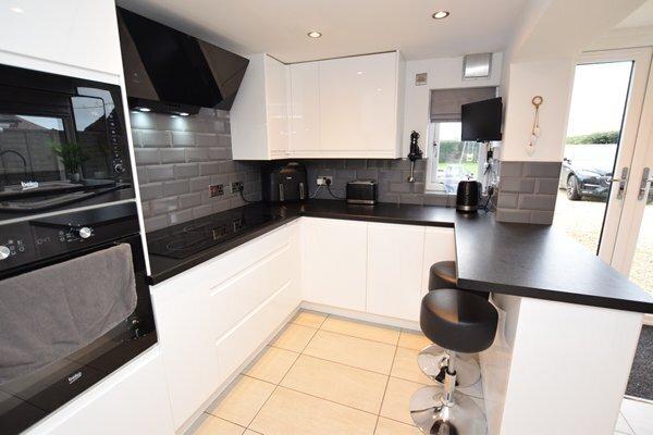 Breakfast/kitchen