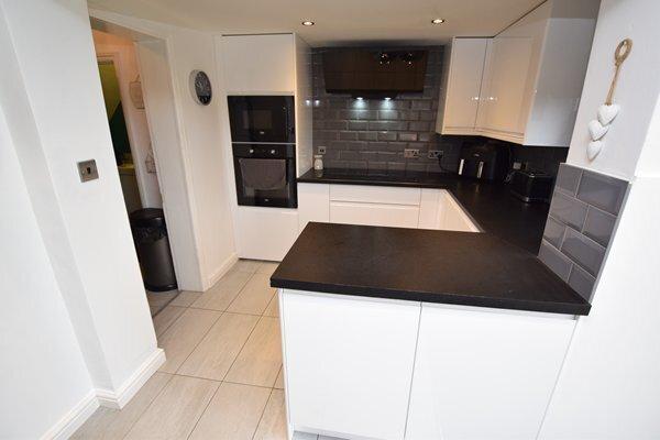 Breakfast/kitchen