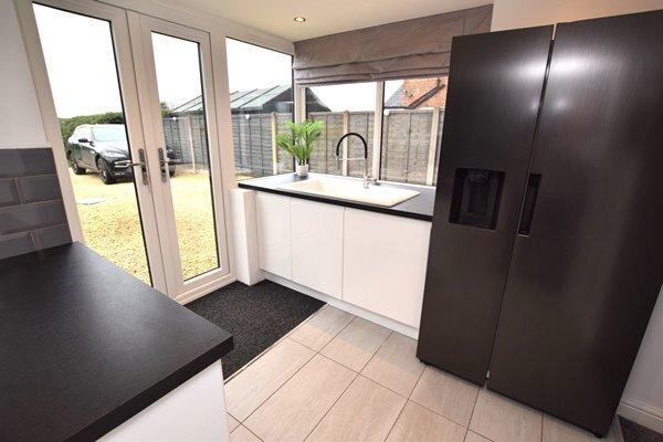 Breakfast/kitchen