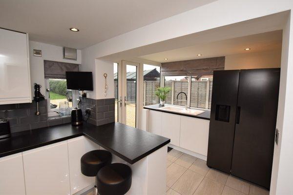 Breakfast/kitchen