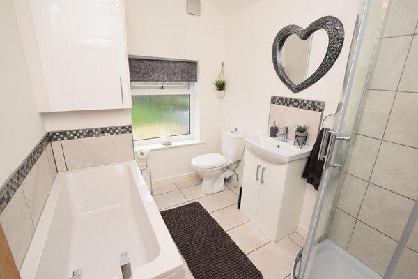 Bath &amp; shower room