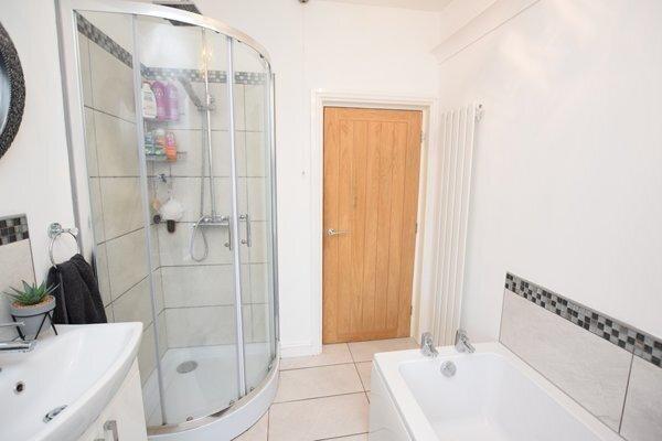 Bath &amp; shower room
