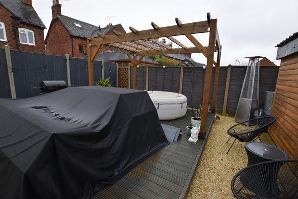 Decking area with pergola