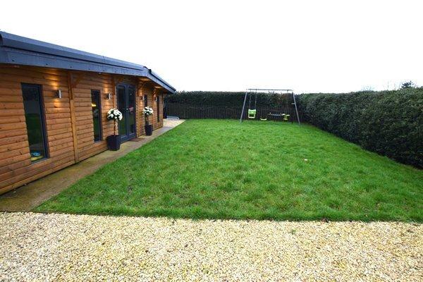 Summerhouse and rear garden