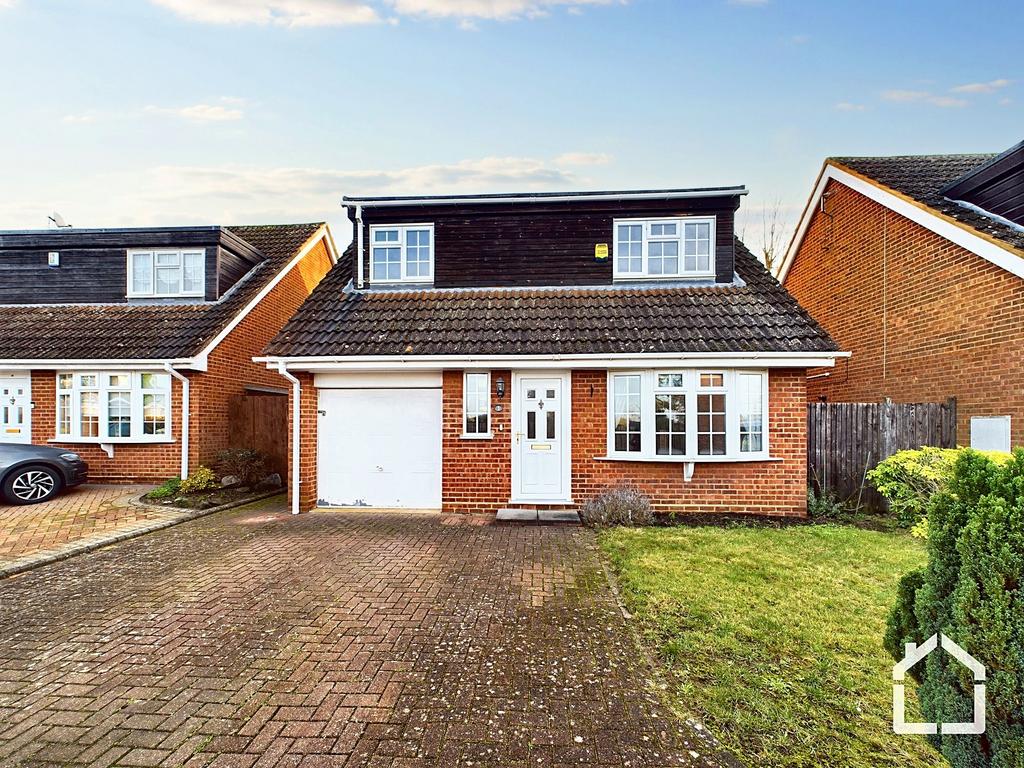 Shepherds Mead, Leighton Buzzard, LU7 4 bed detached house £1,800 pcm