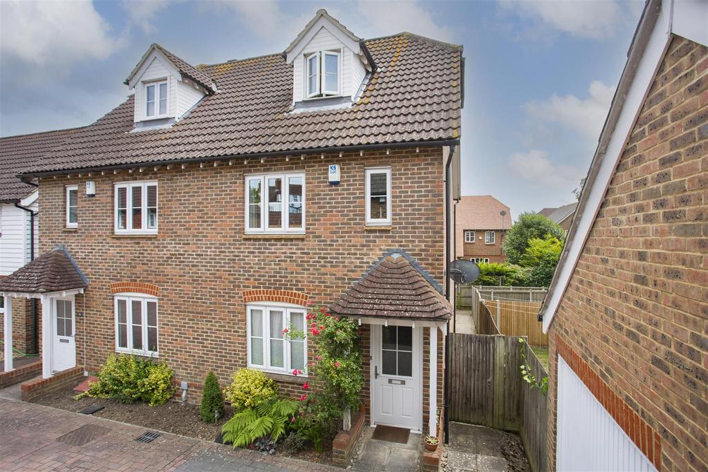 Mill Stream Place, Tonbridge TN9 3 bed semidetached house for sale £