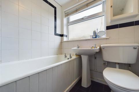 undefined, Grimwade Close, Cheltenham, Gloucestershire, GL51