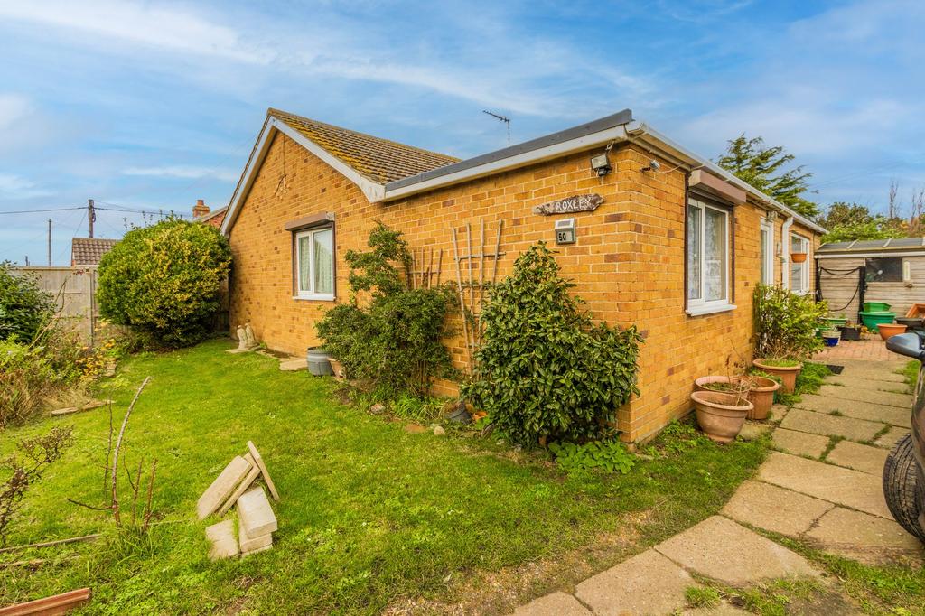 Fakes Road, Hemsby, NR29 3 bed detached bungalow for sale £200,000