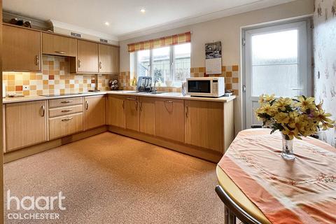 21 Clacton Road, Elmstead, Colchester, CO7 7DA