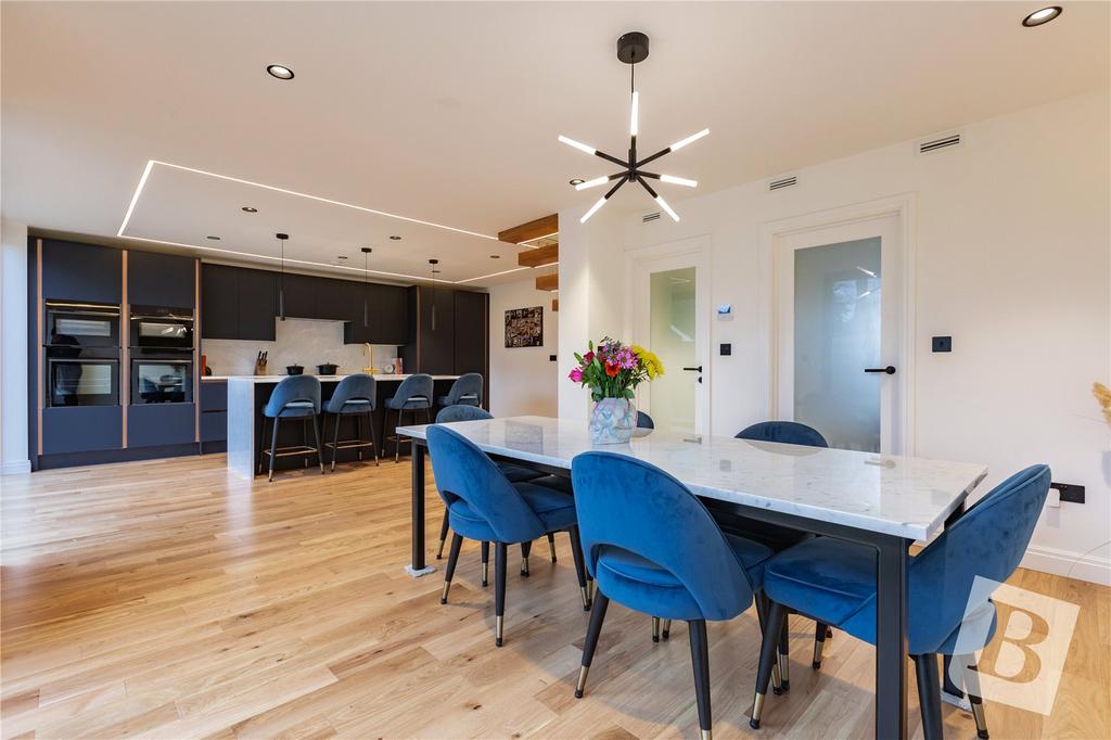 Kitchen/Dining Area