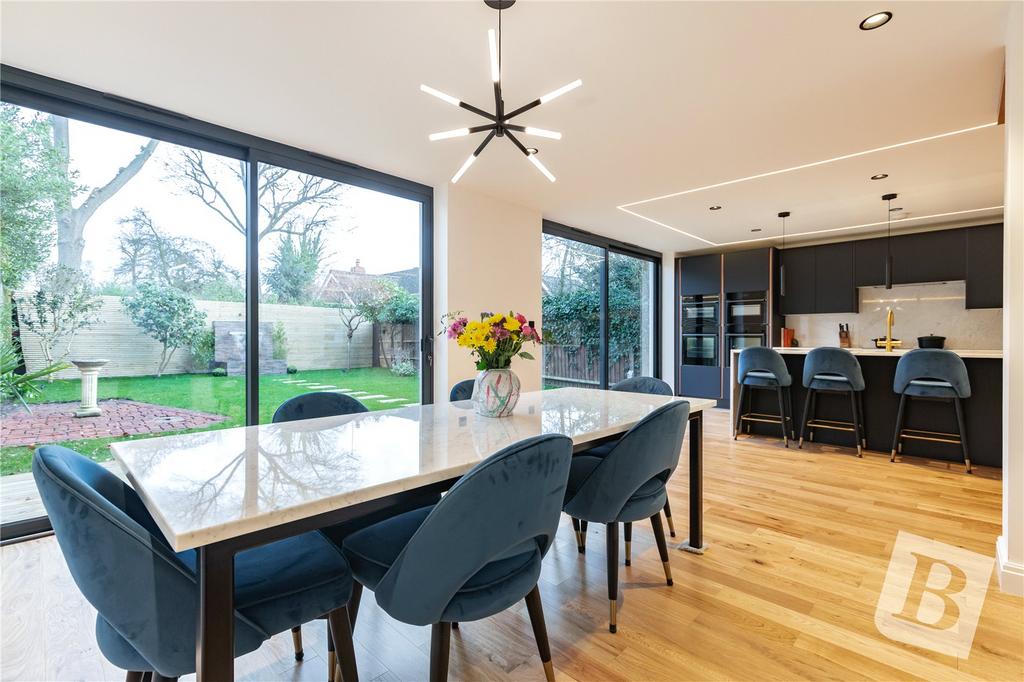 Kitchen/Dining Area