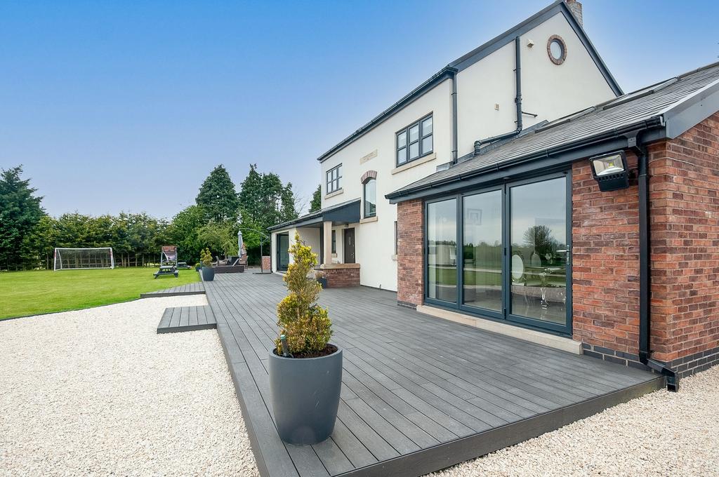 Winwick Lane, Croft, WA3 4 bed farm house for sale £985,000