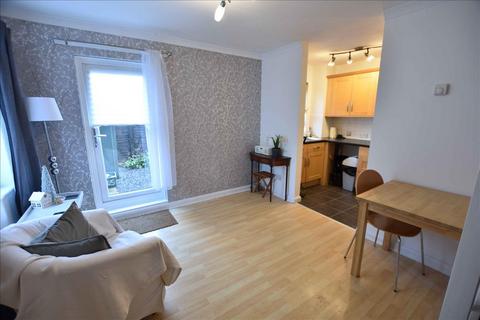 25 Padbury Close, Feltham, TW14 8SP