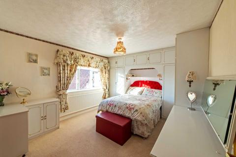 5 Broadlands, Thundersley, Benfleet, SS7 3BD