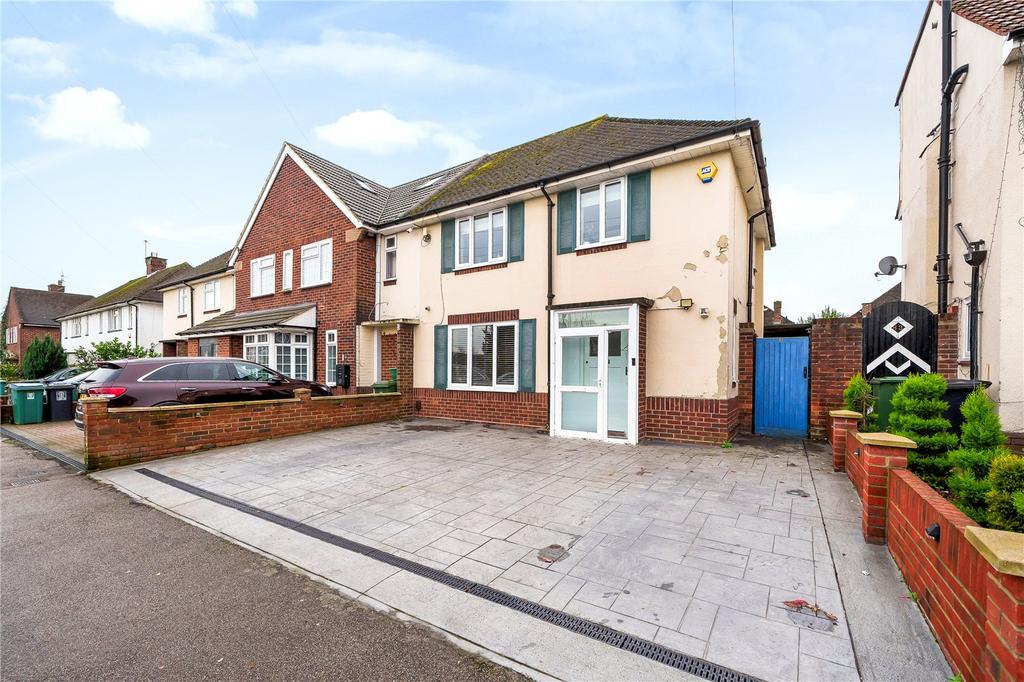 Watford, Hertfordshire WD25 3 bed semidetached house for sale £535,000