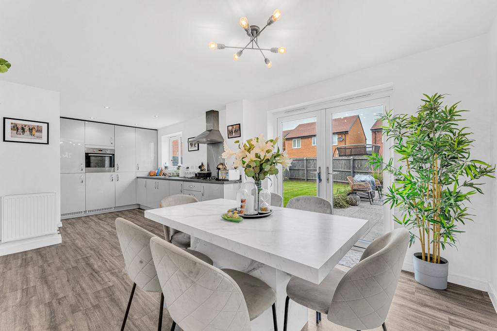 Widnes, Widnes WA8 4 bed detached house for sale £350,000