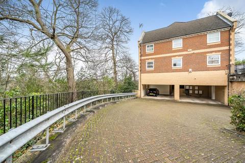 2 bedroom flat for sale, Woking,  Surrey,  GU21