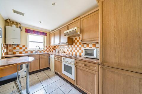 2 bedroom flat for sale, Woking,  Surrey,  GU21