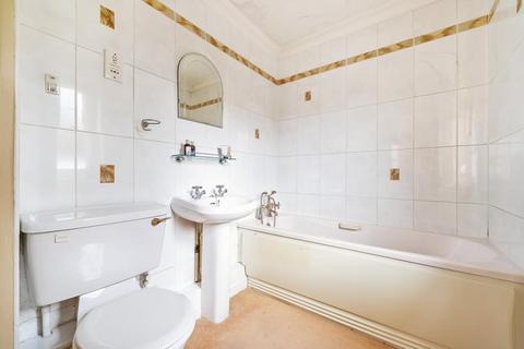 2 bedroom flat for sale, Woking,  Surrey,  GU21