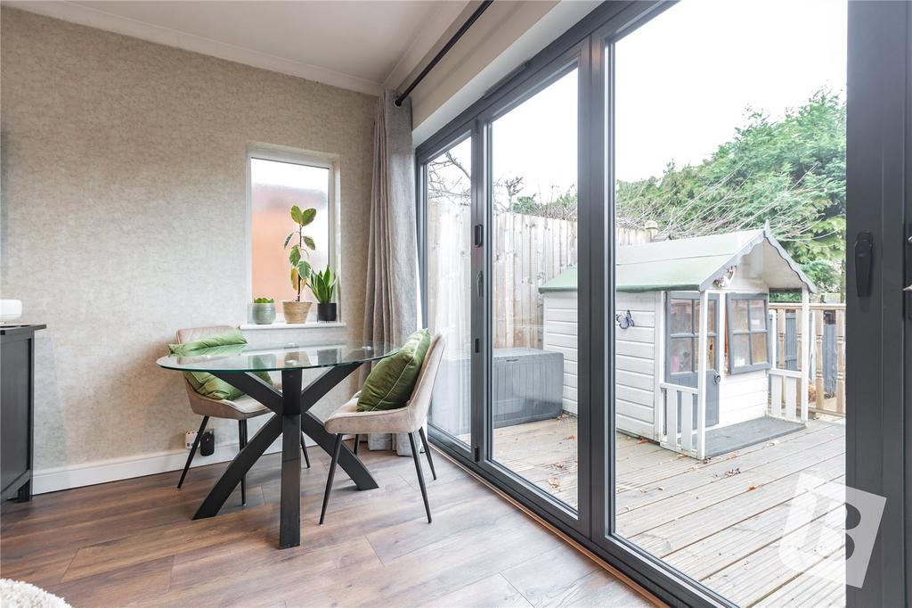 Lounge/Dining Room