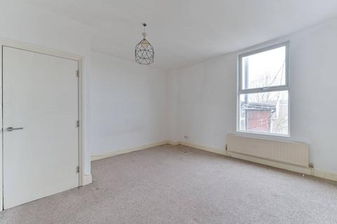 3 bedroom flat for sale, Holmesdale Road, South Norwood, London, SE25